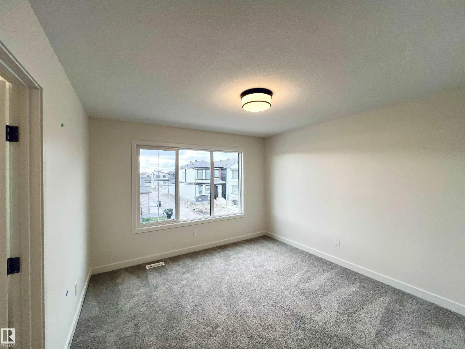 2021 209A ST NW
