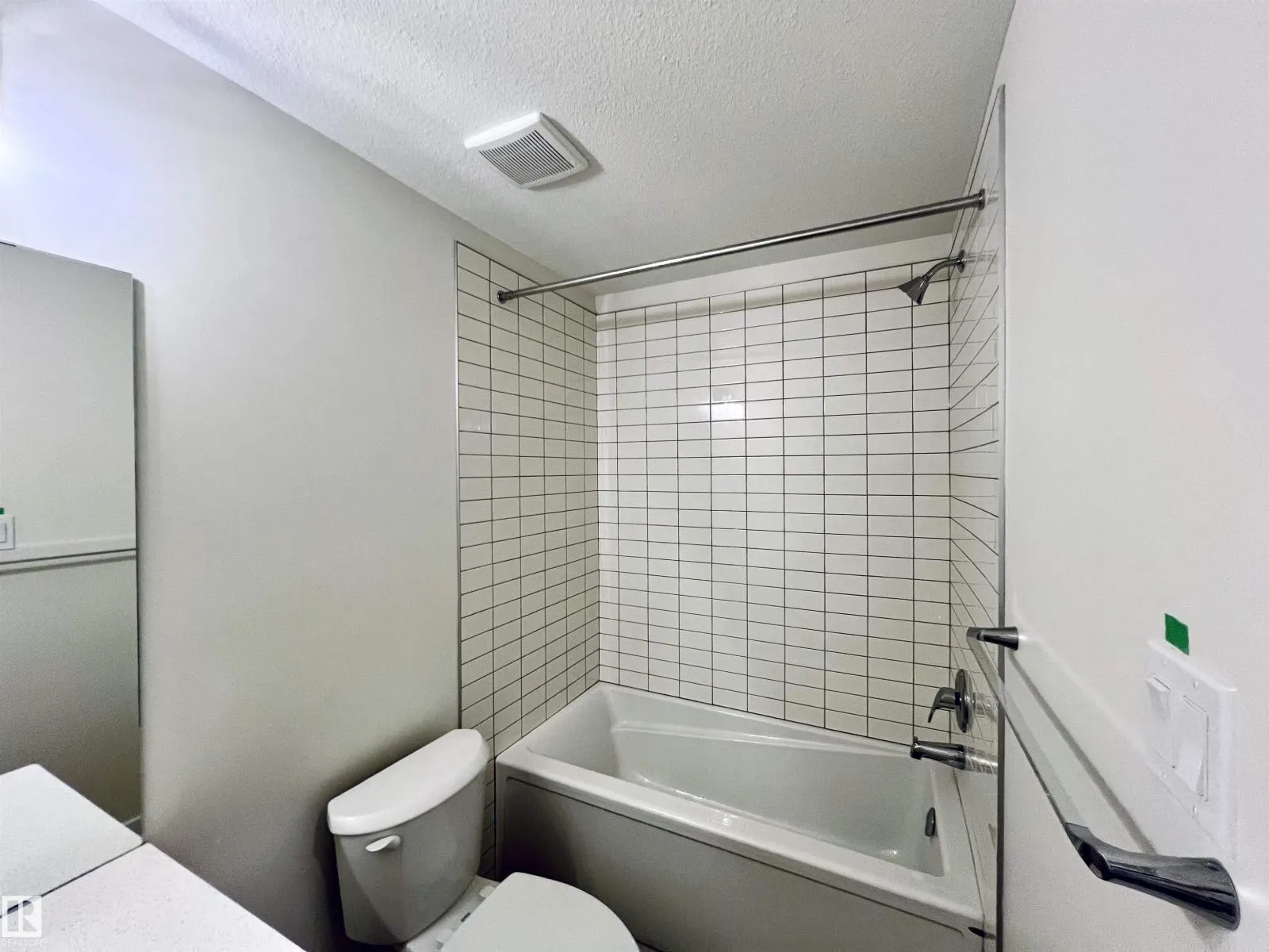 2021 209A ST NW