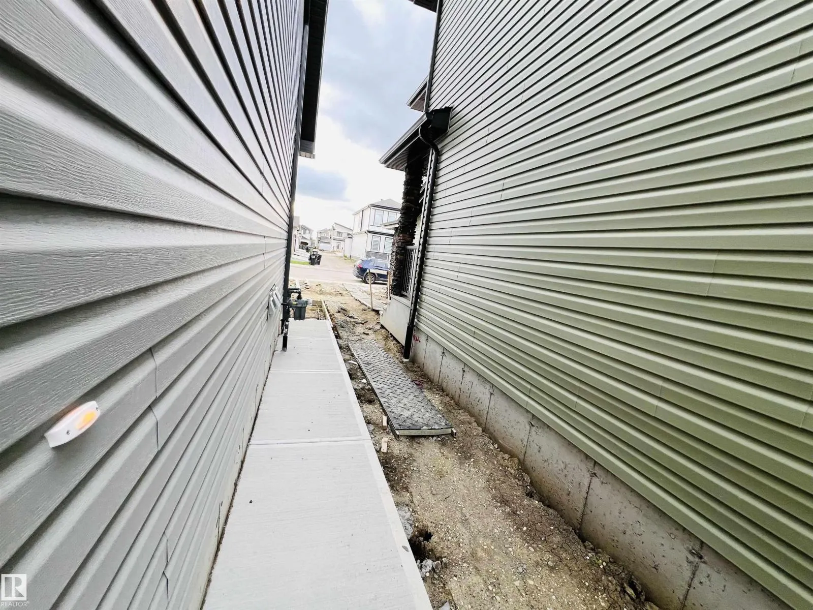 2021 209A ST NW