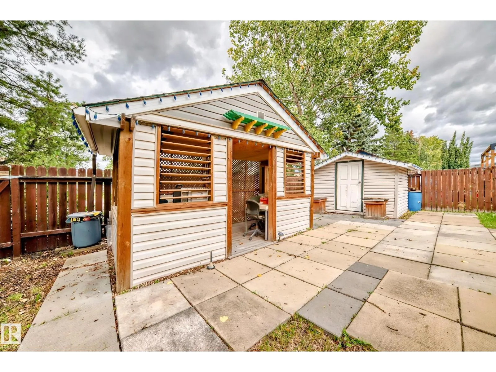 3548 33 AV NW