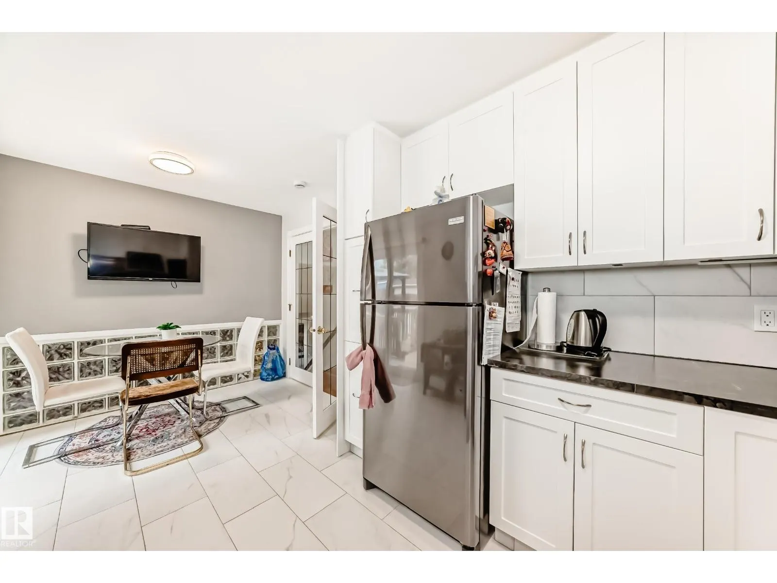 3548 33 AV NW