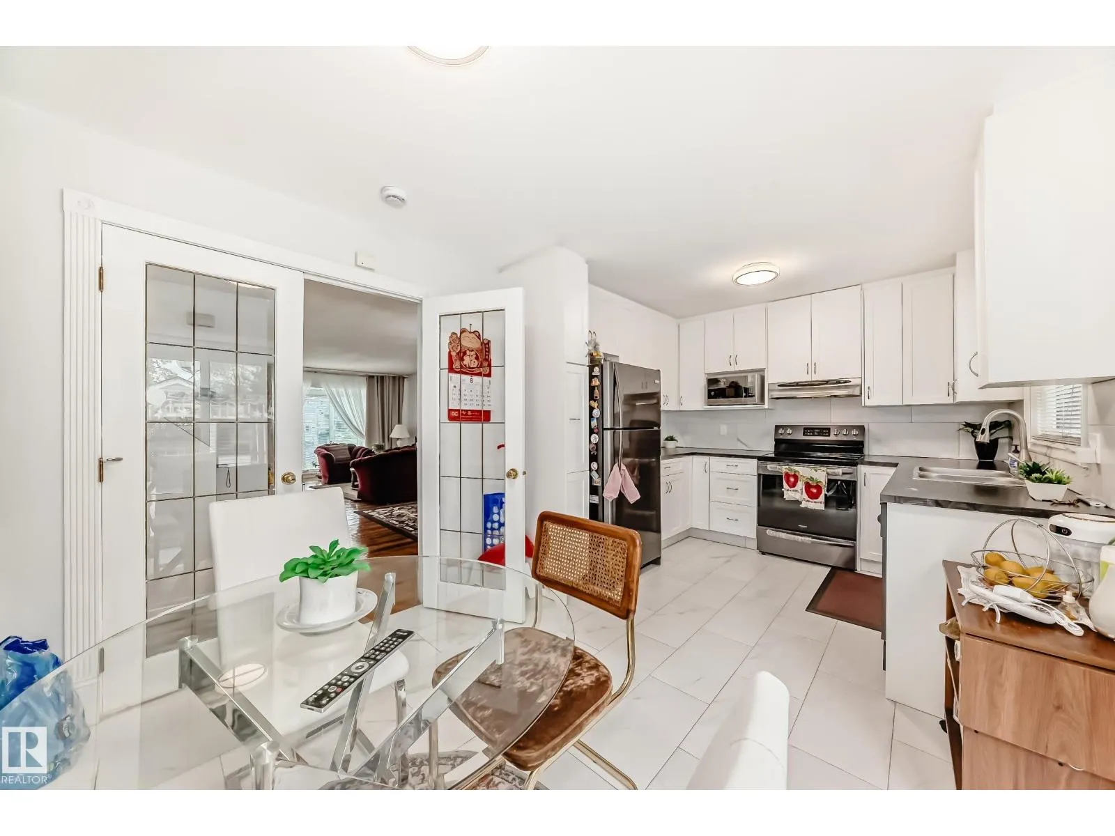 3548 33 AV NW
