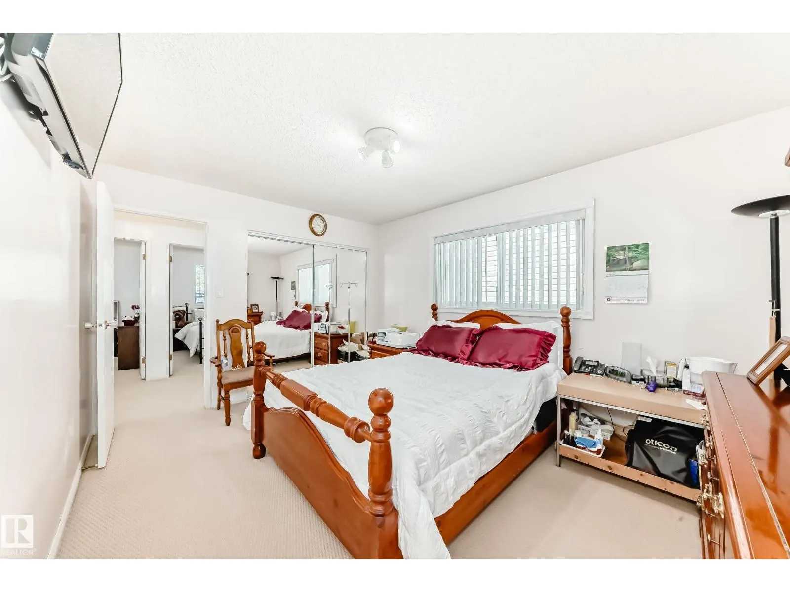 3548 33 AV NW