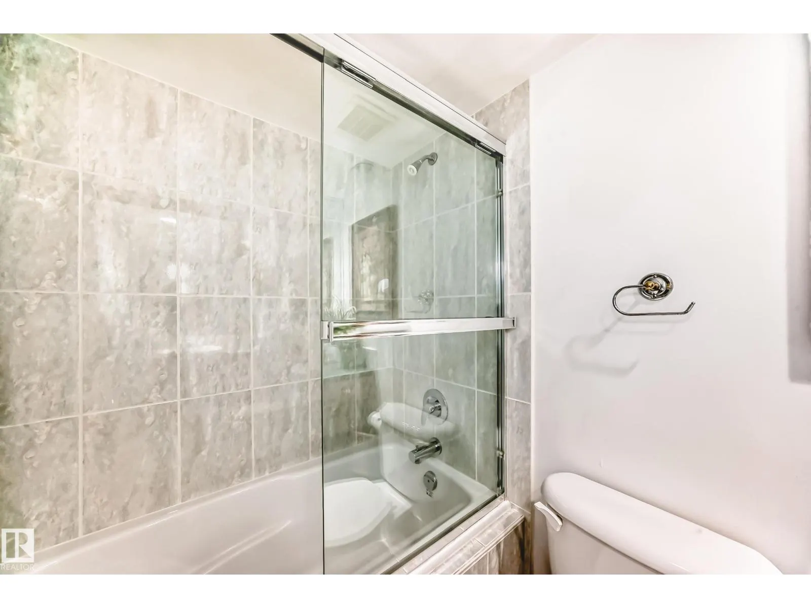 3548 33 AV NW