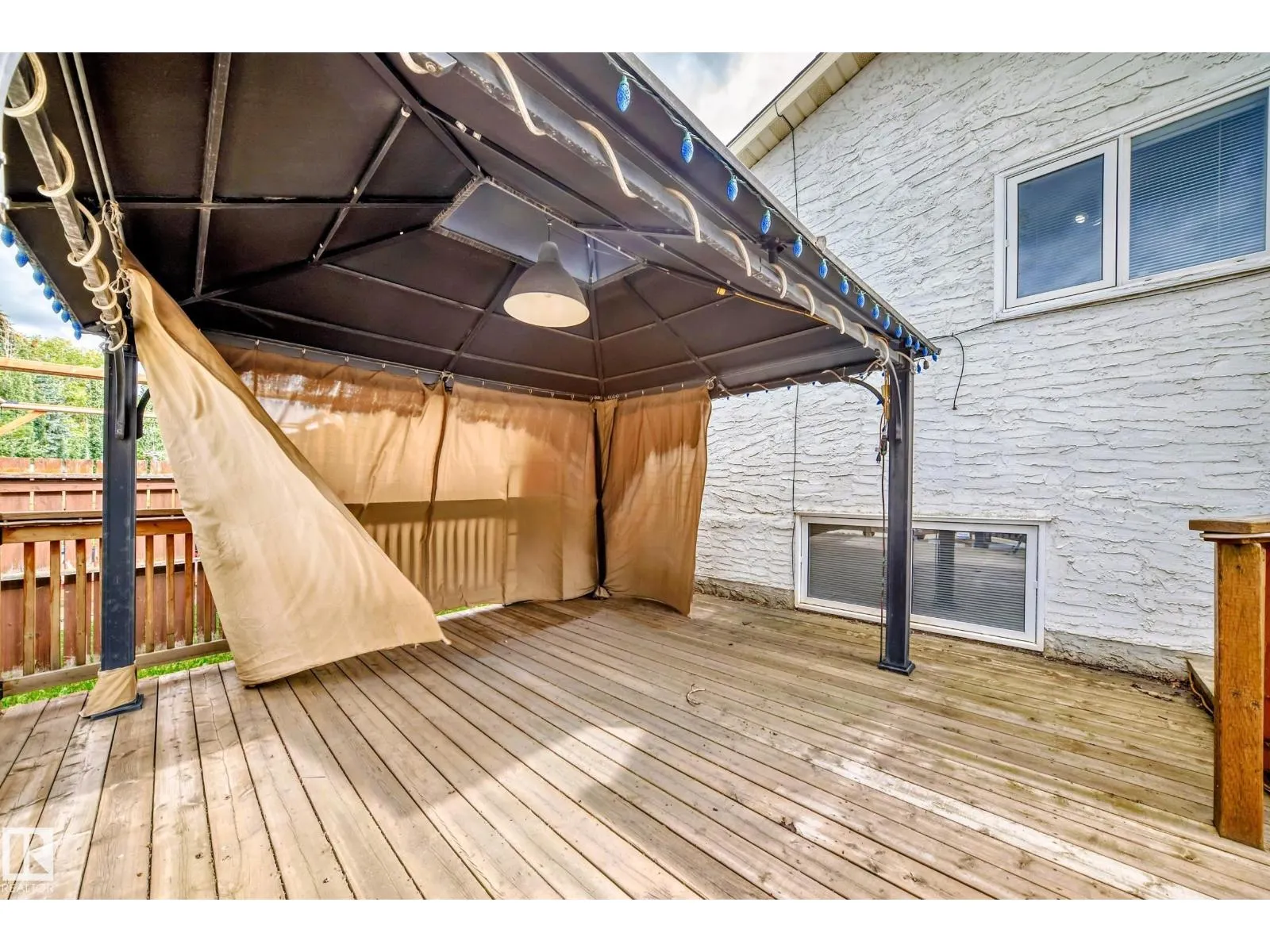 3548 33 AV NW