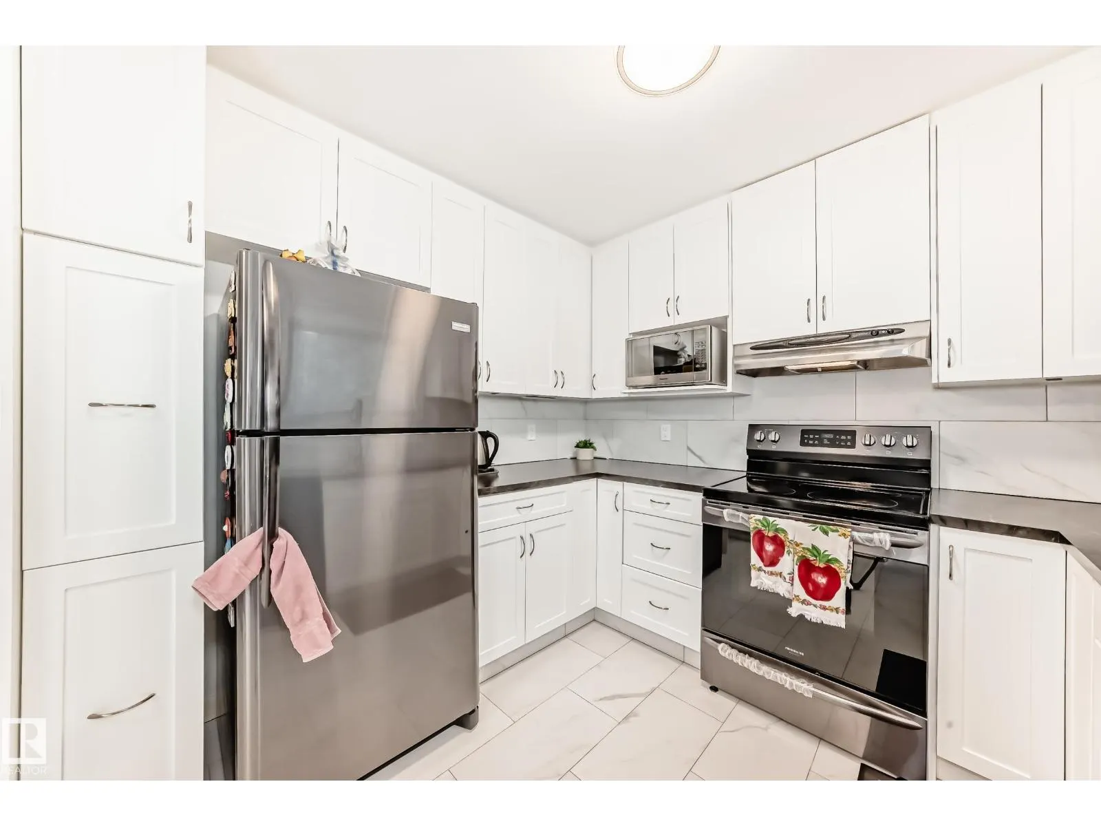 3548 33 AV NW
