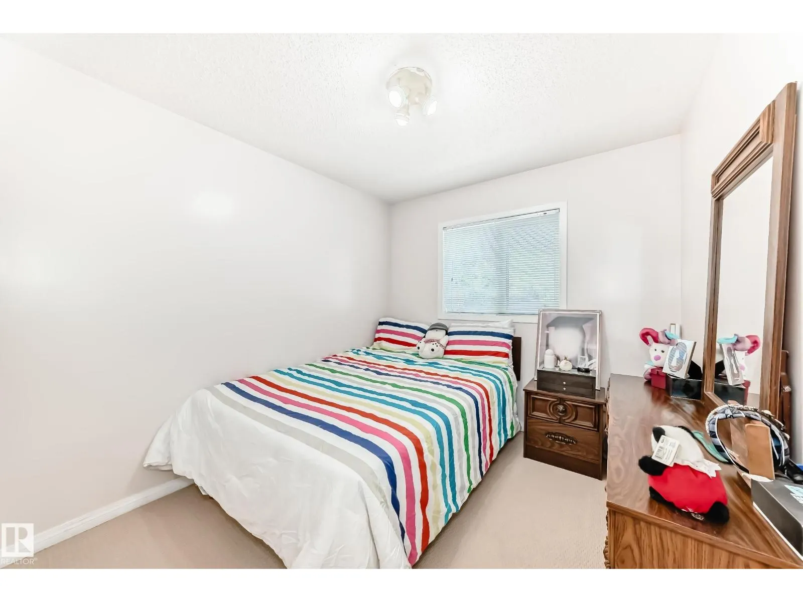 3548 33 AV NW