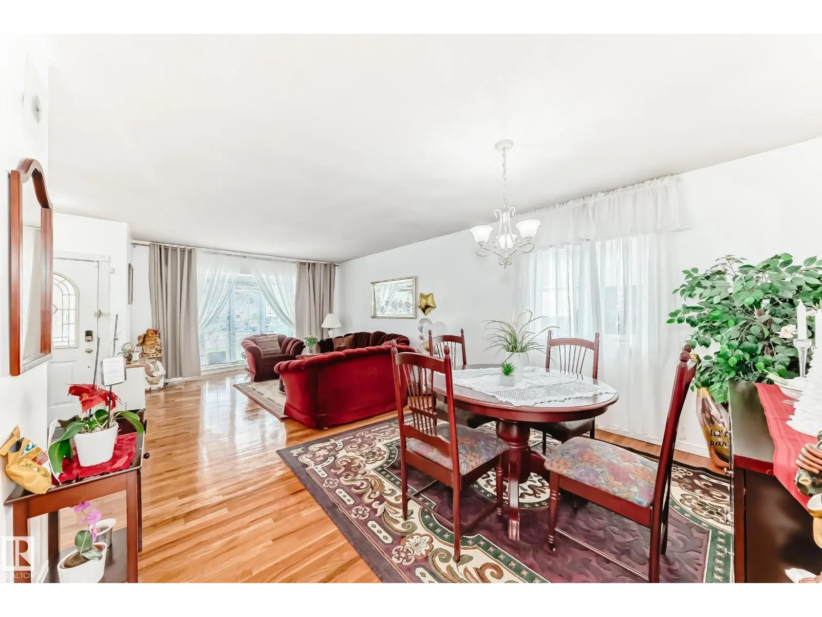 3548 33 AV NW