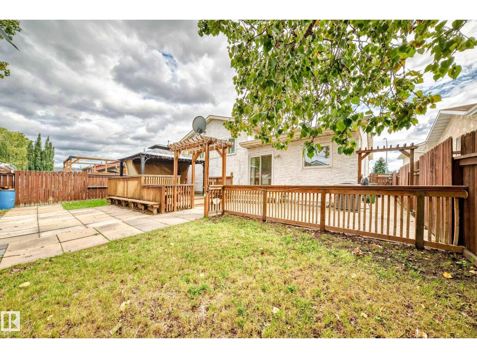 3548 33 AV NW