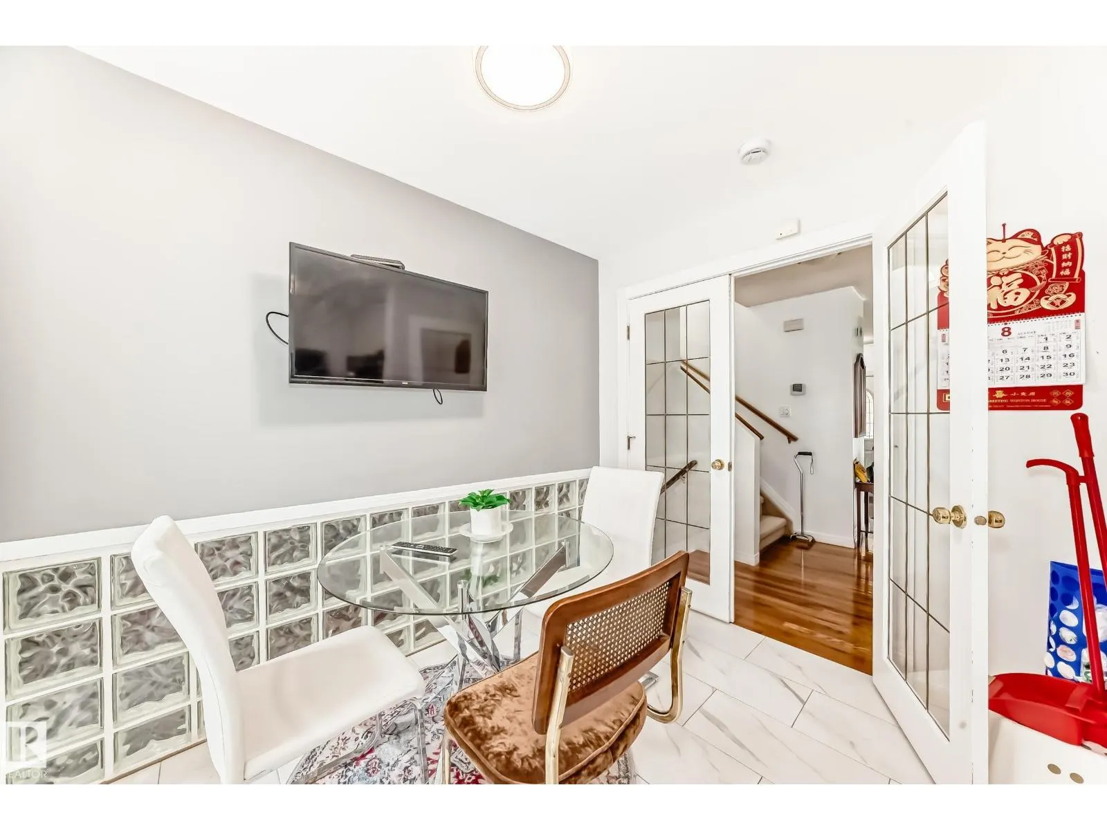 3548 33 AV NW