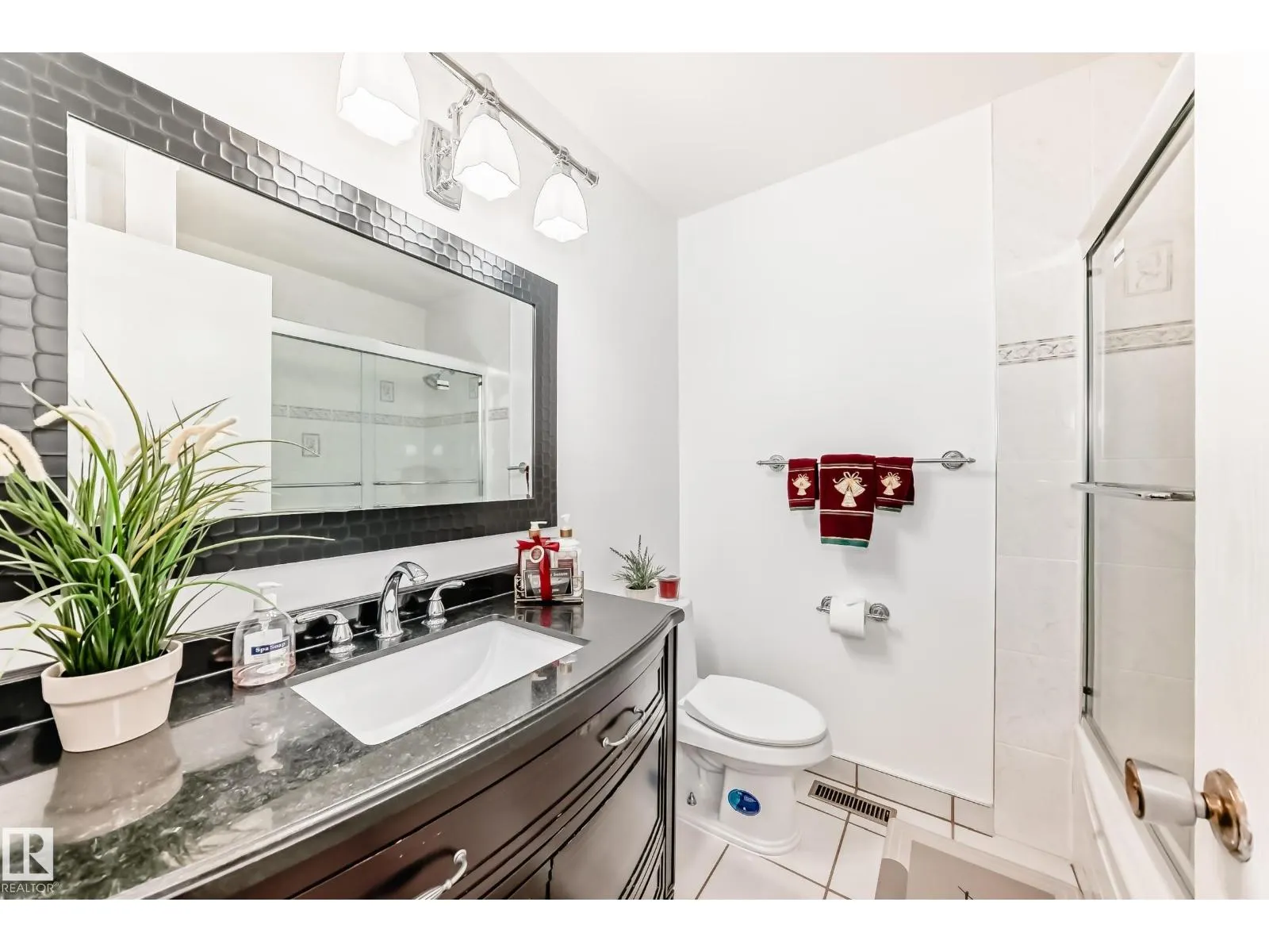 3548 33 AV NW
