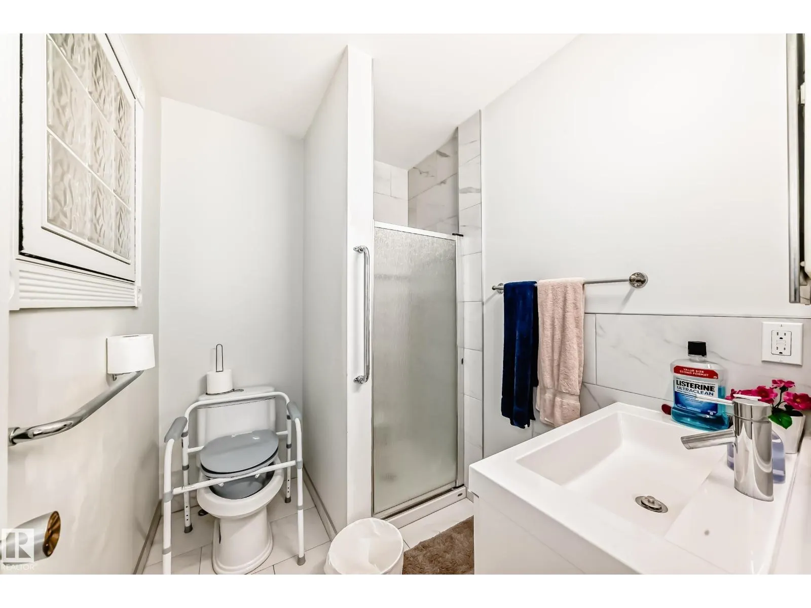 3548 33 AV NW