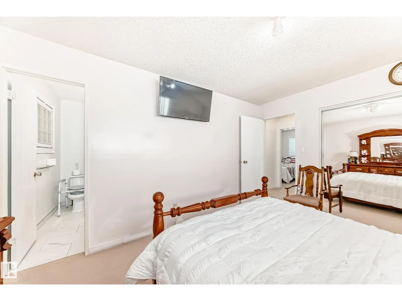 3548 33 AV NW