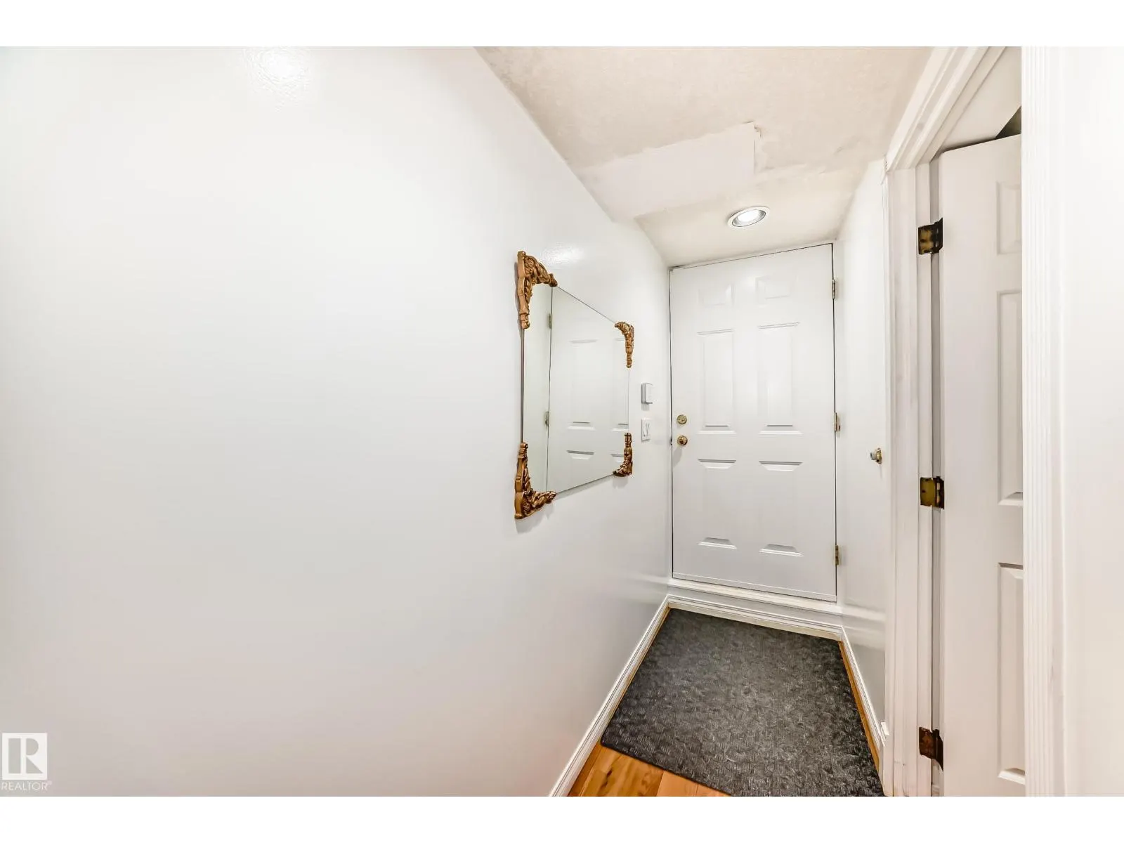 3548 33 AV NW