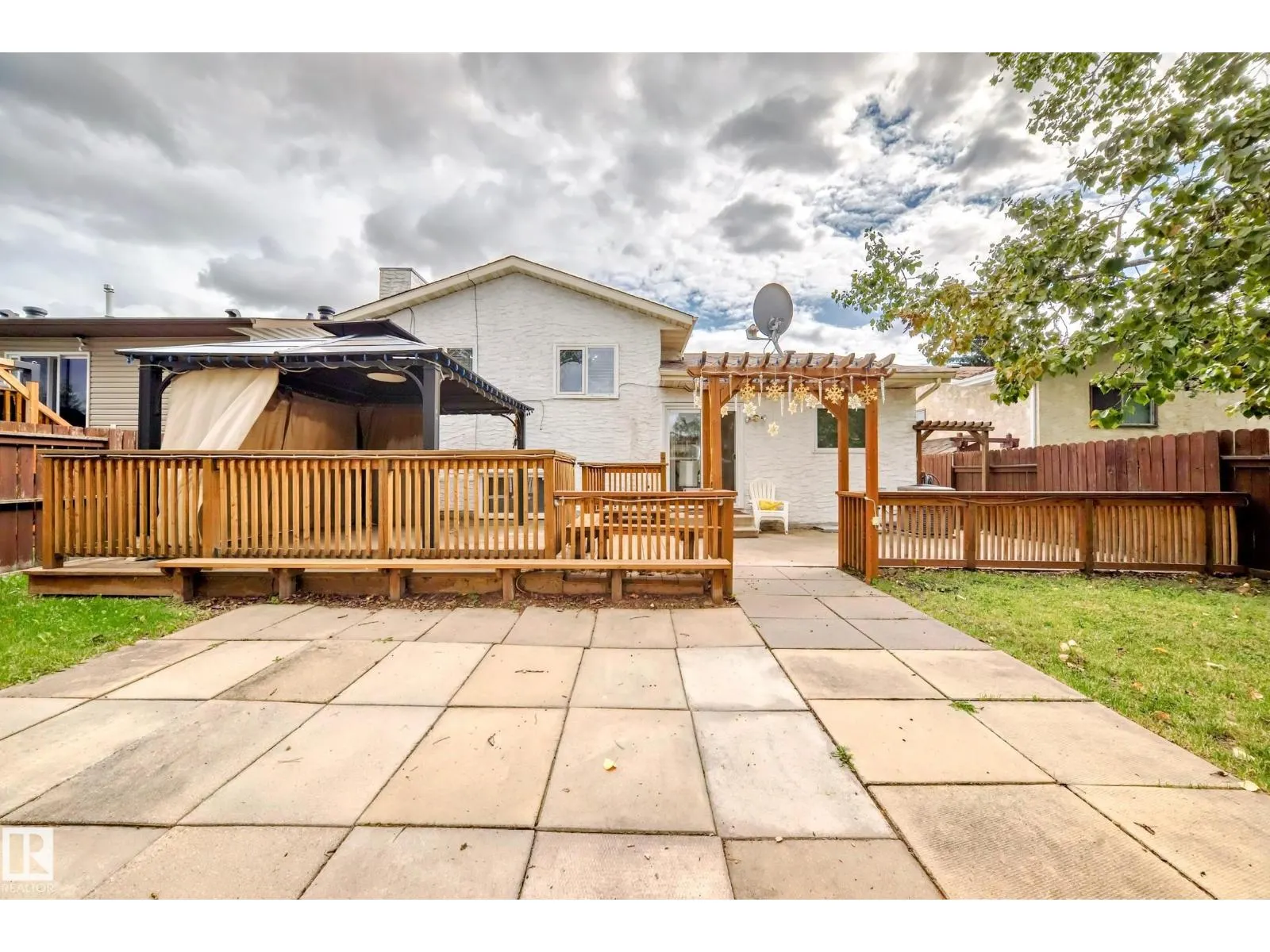 3548 33 AV NW