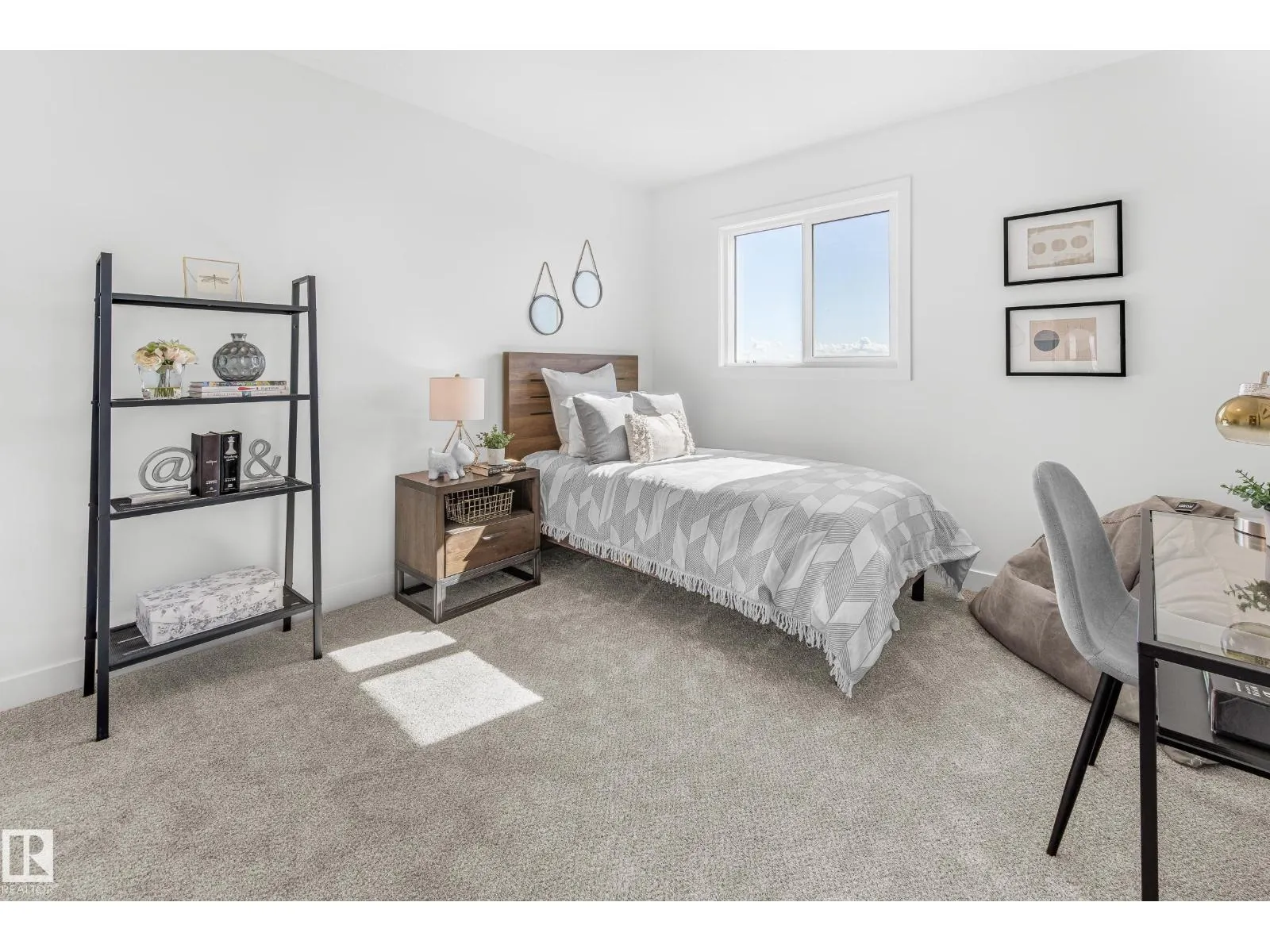305 Paterson LI SW