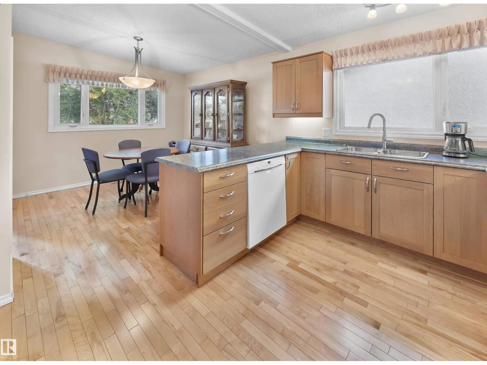 11339 54 AV NW