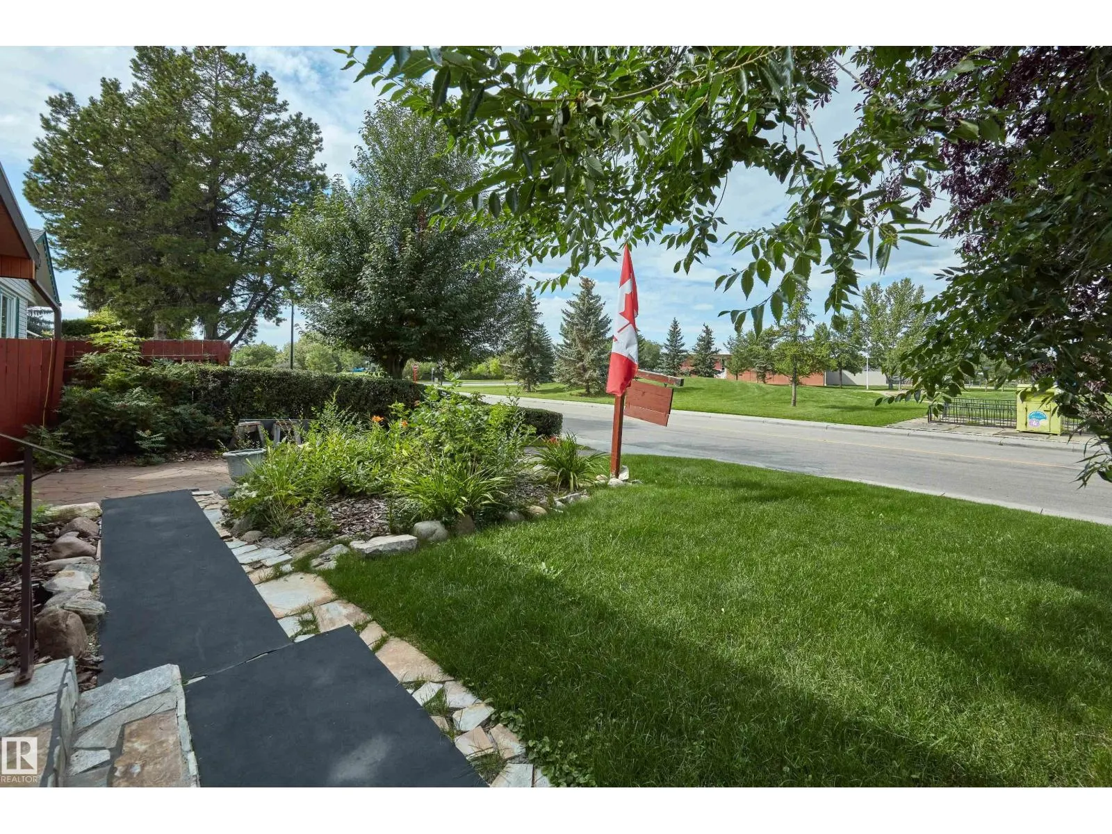 11339 54 AV NW