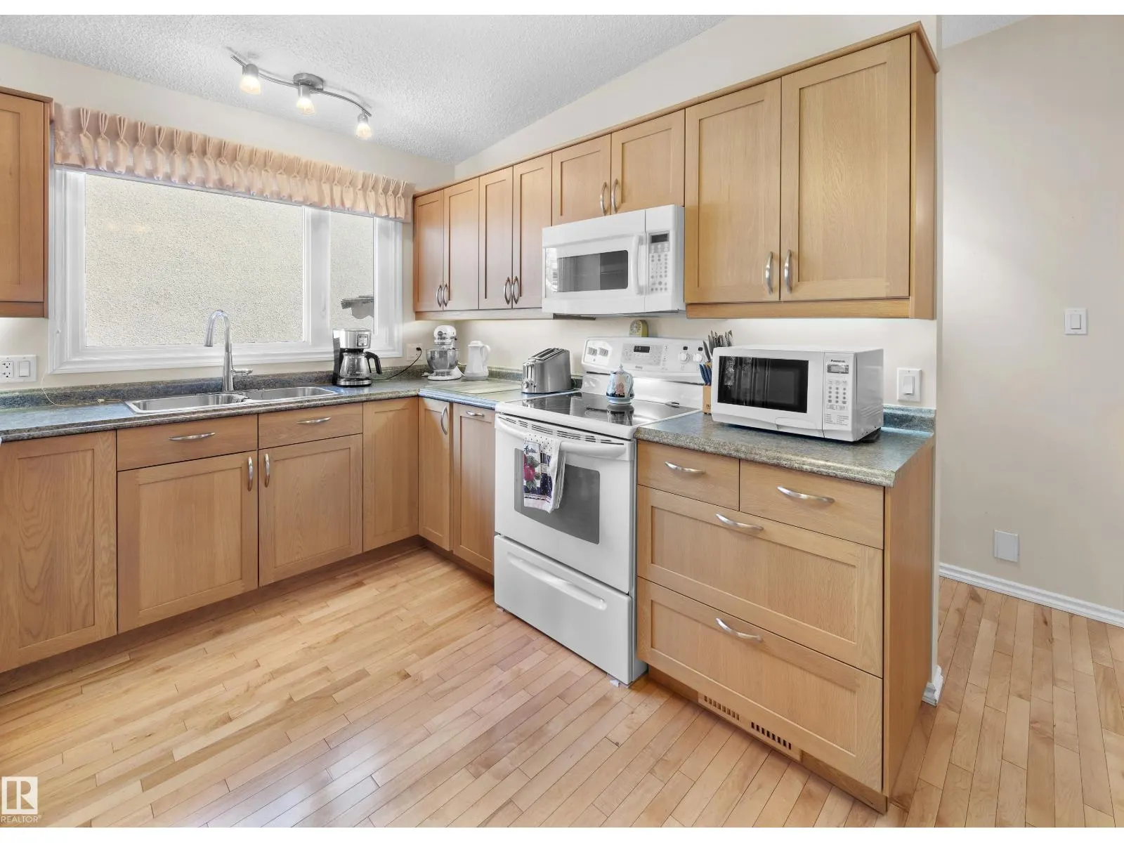 11339 54 AV NW