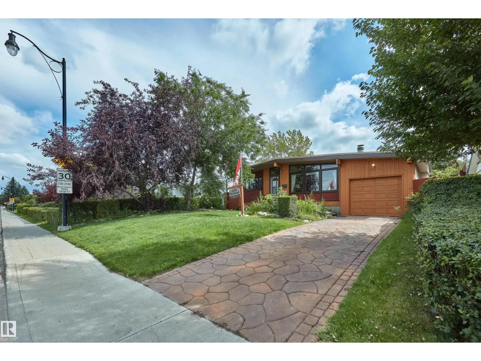 11339 54 AV NW