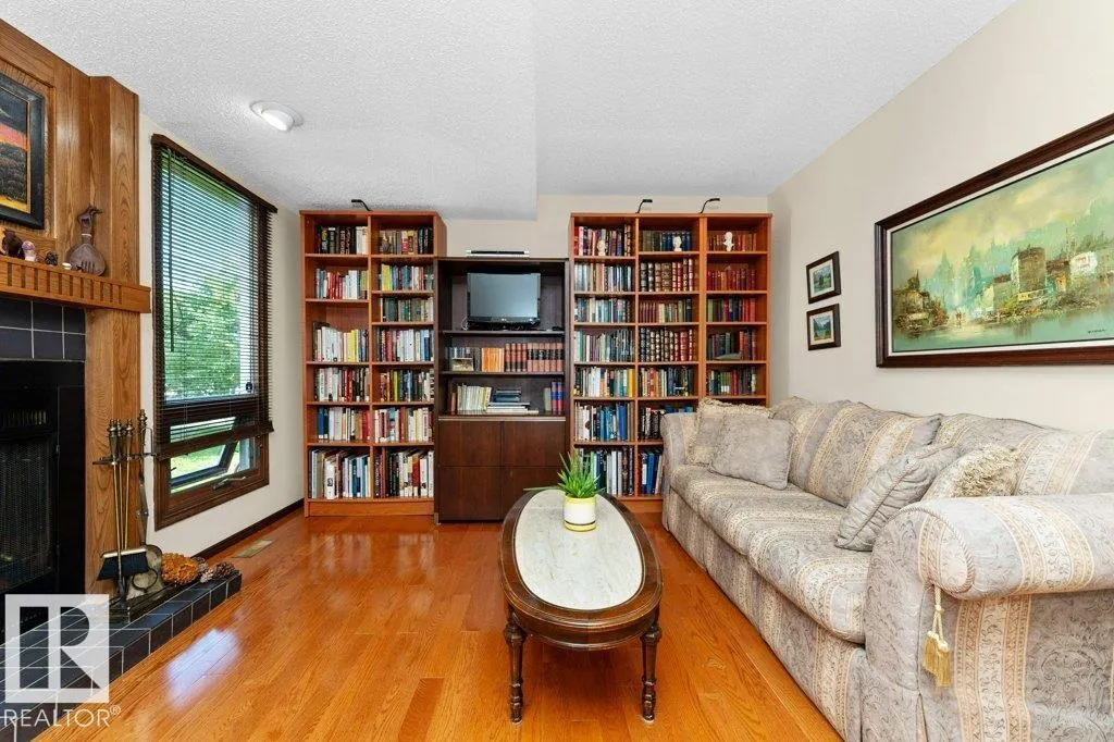 9308 176A ST NW