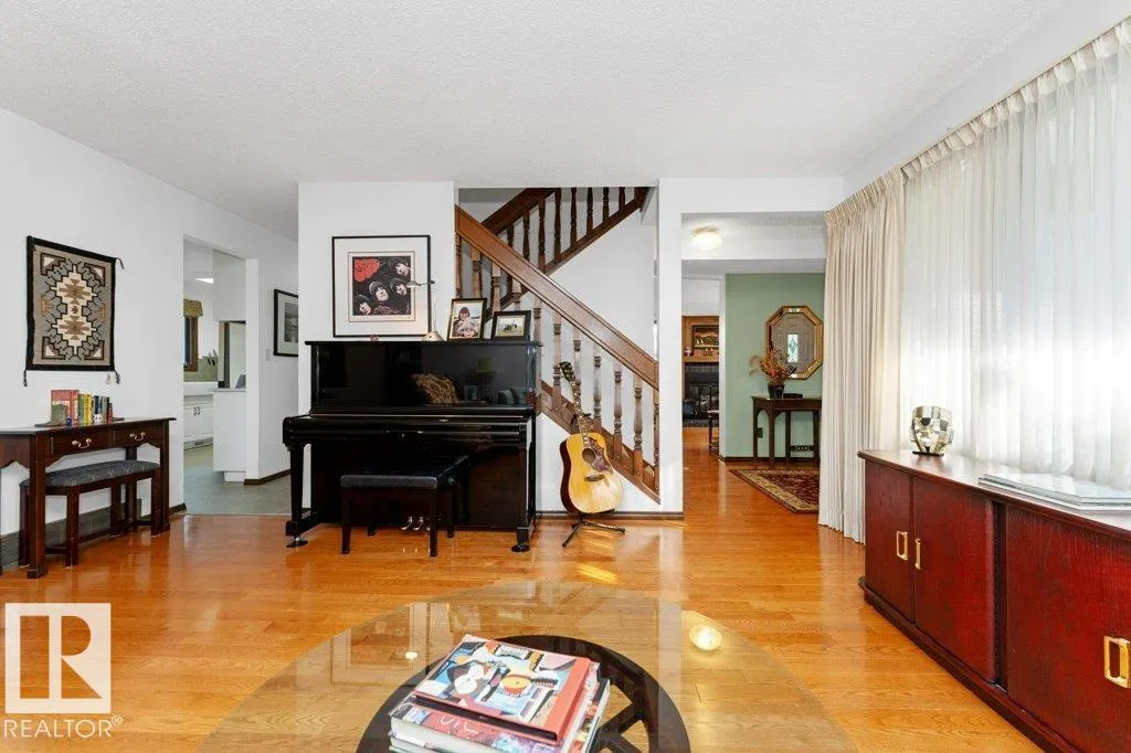 9308 176A ST NW