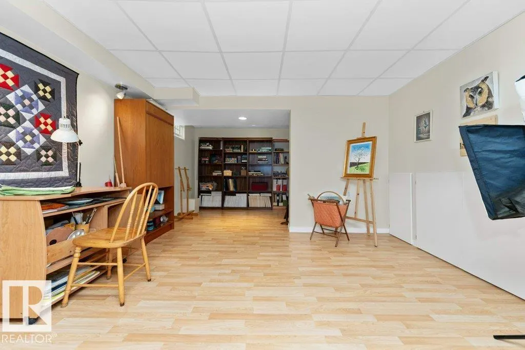9308 176A ST NW