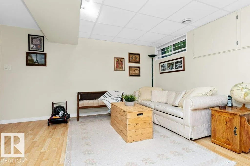 9308 176A ST NW