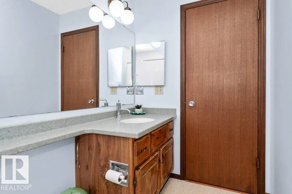 9308 176A ST NW