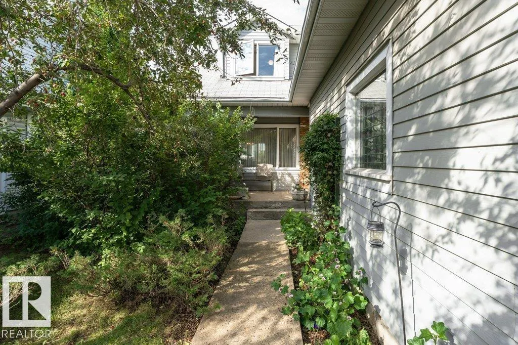 9308 176A ST NW