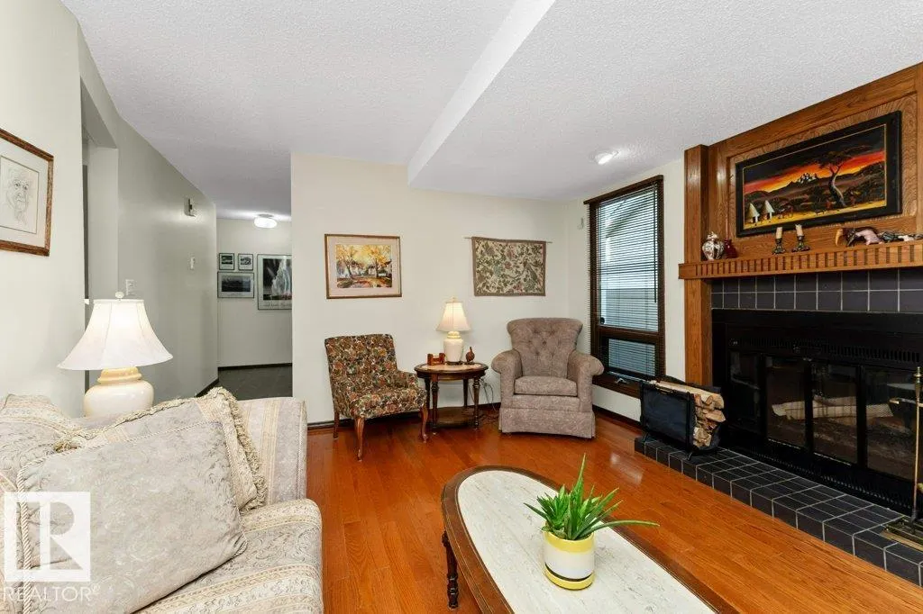 9308 176A ST NW
