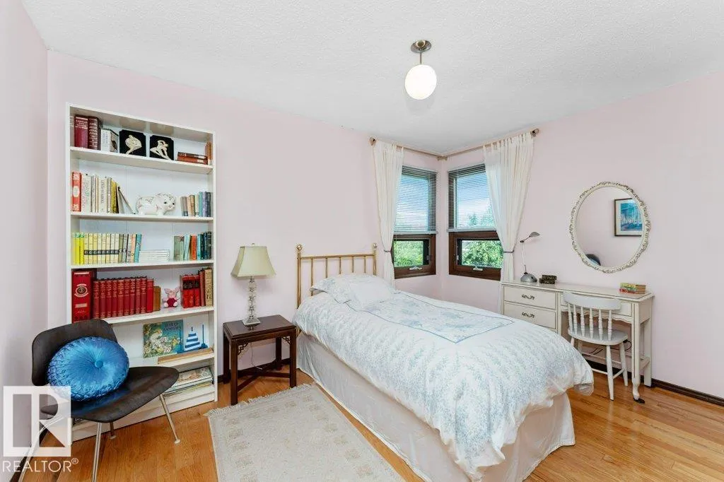 9308 176A ST NW