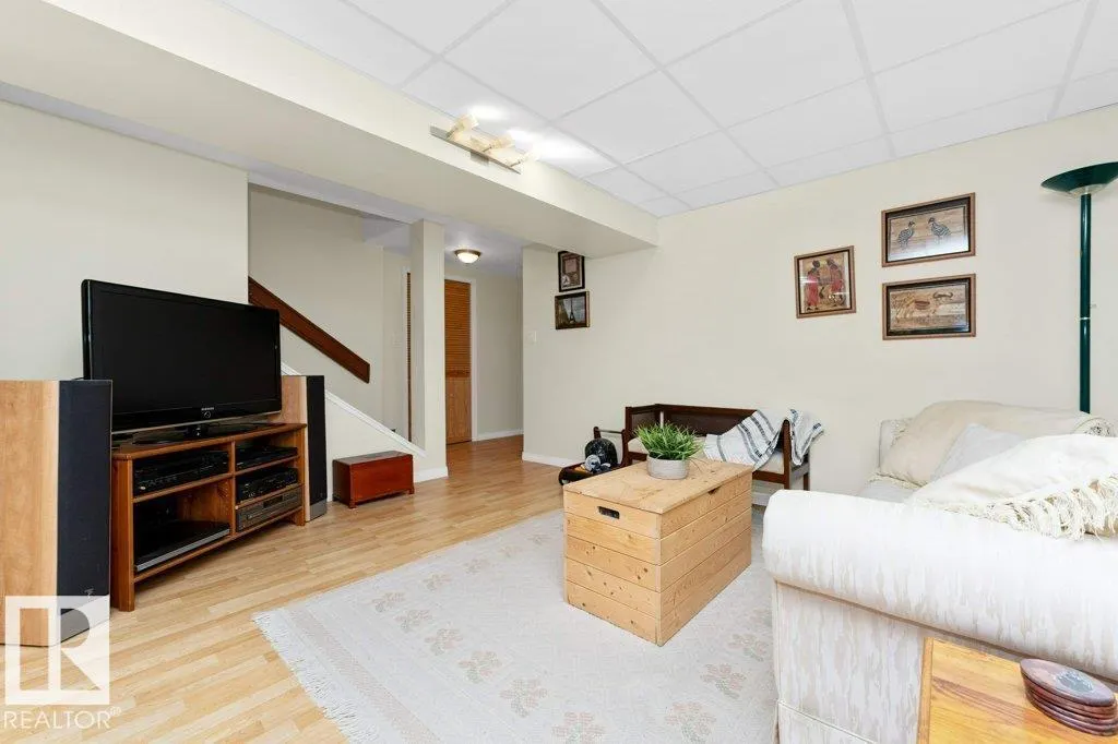 9308 176A ST NW