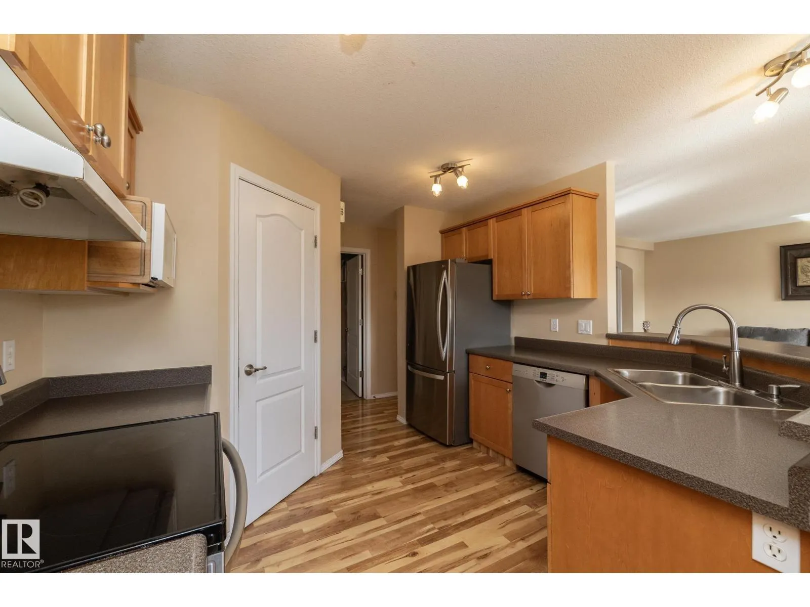 301 BIRCHWOOD DR