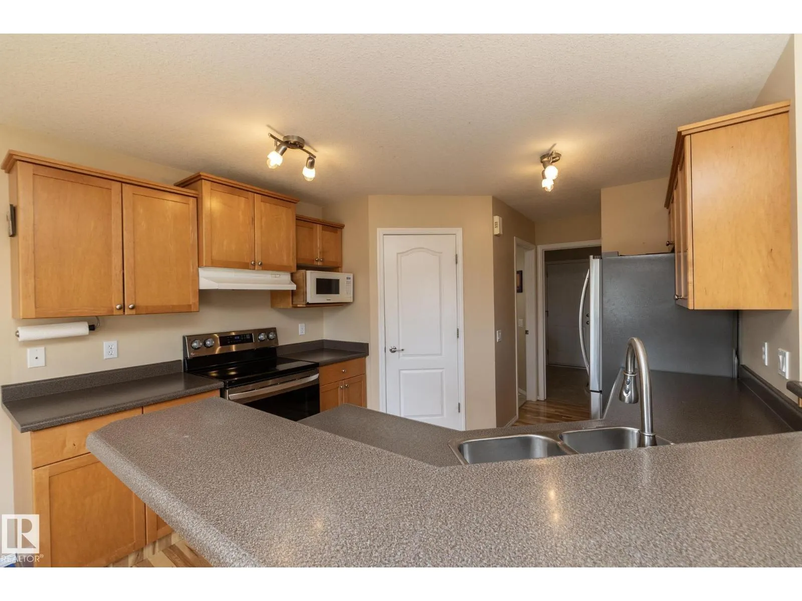 301 BIRCHWOOD DR