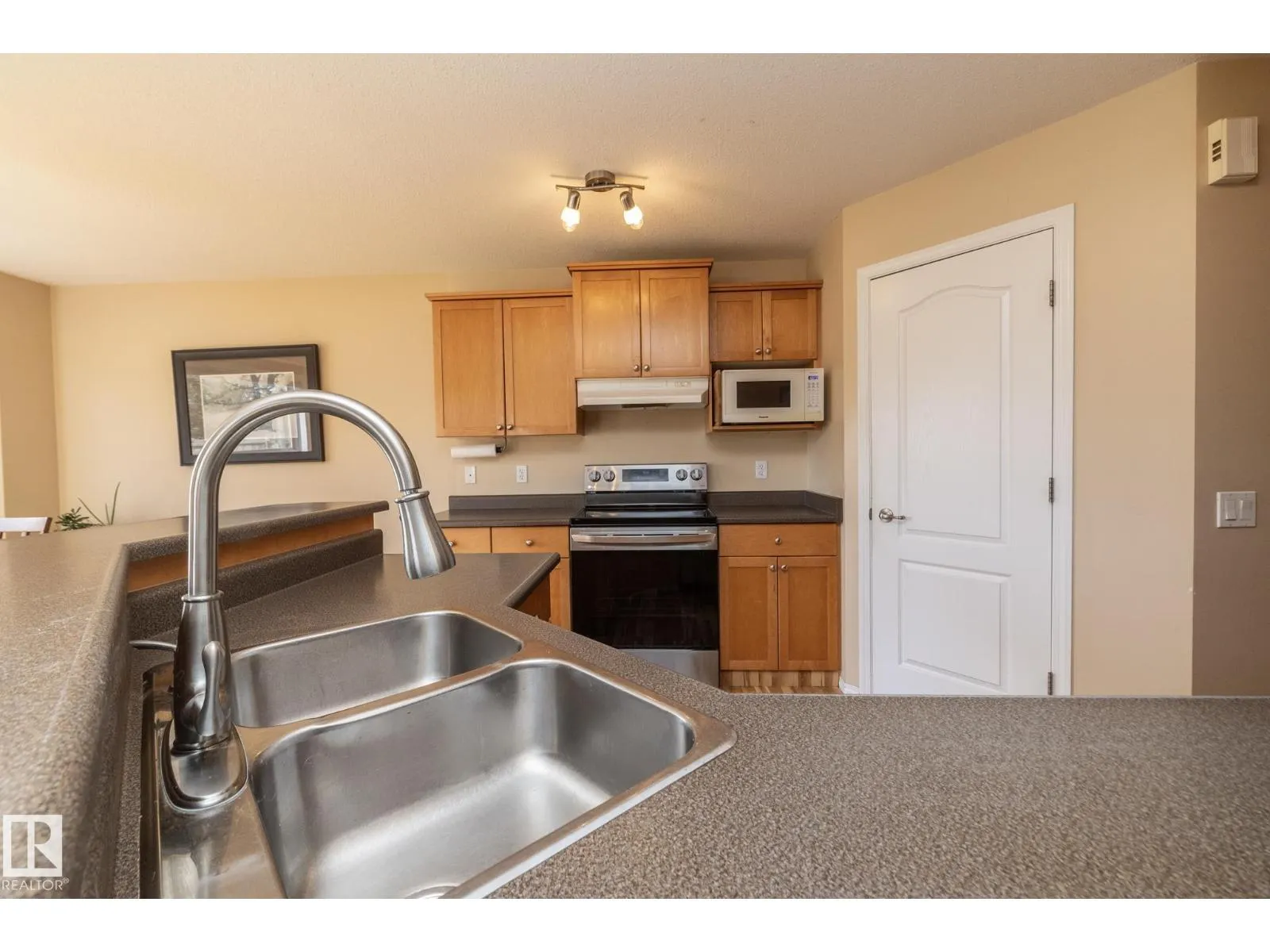 301 BIRCHWOOD DR
