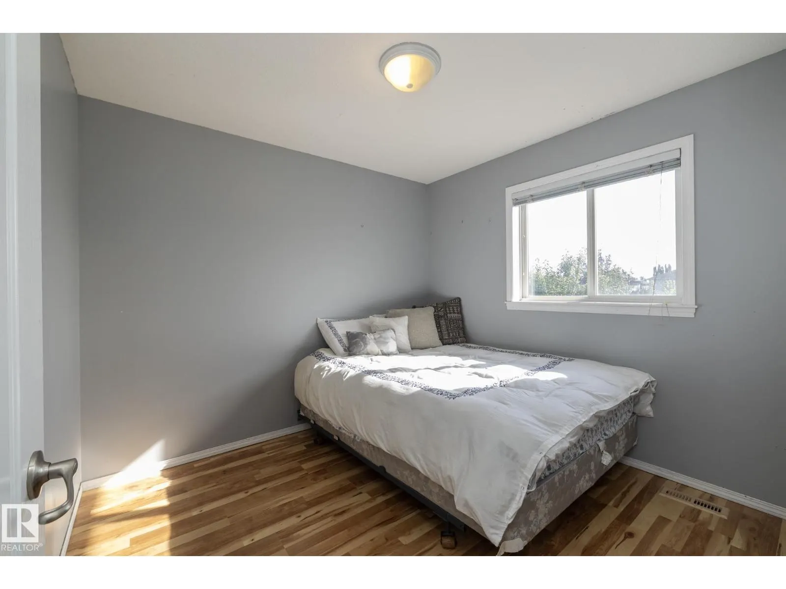 301 BIRCHWOOD DR