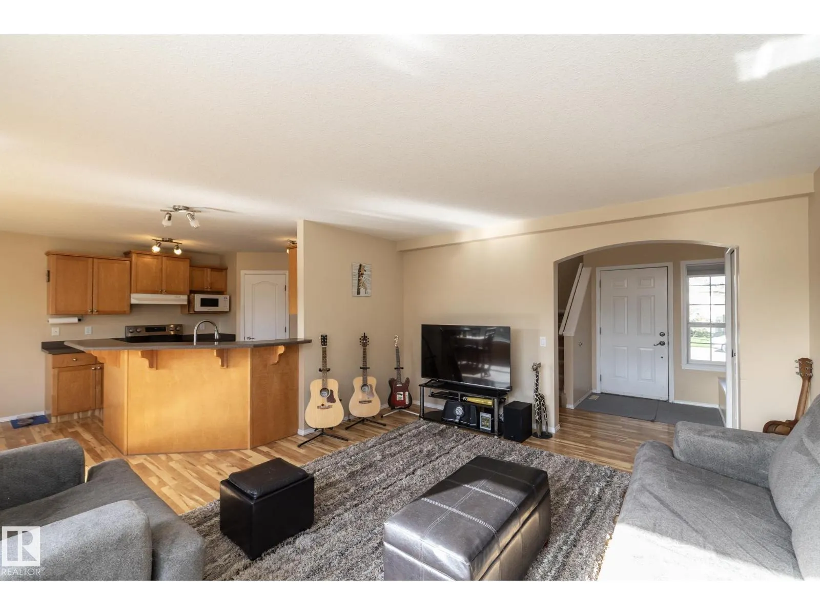301 BIRCHWOOD DR