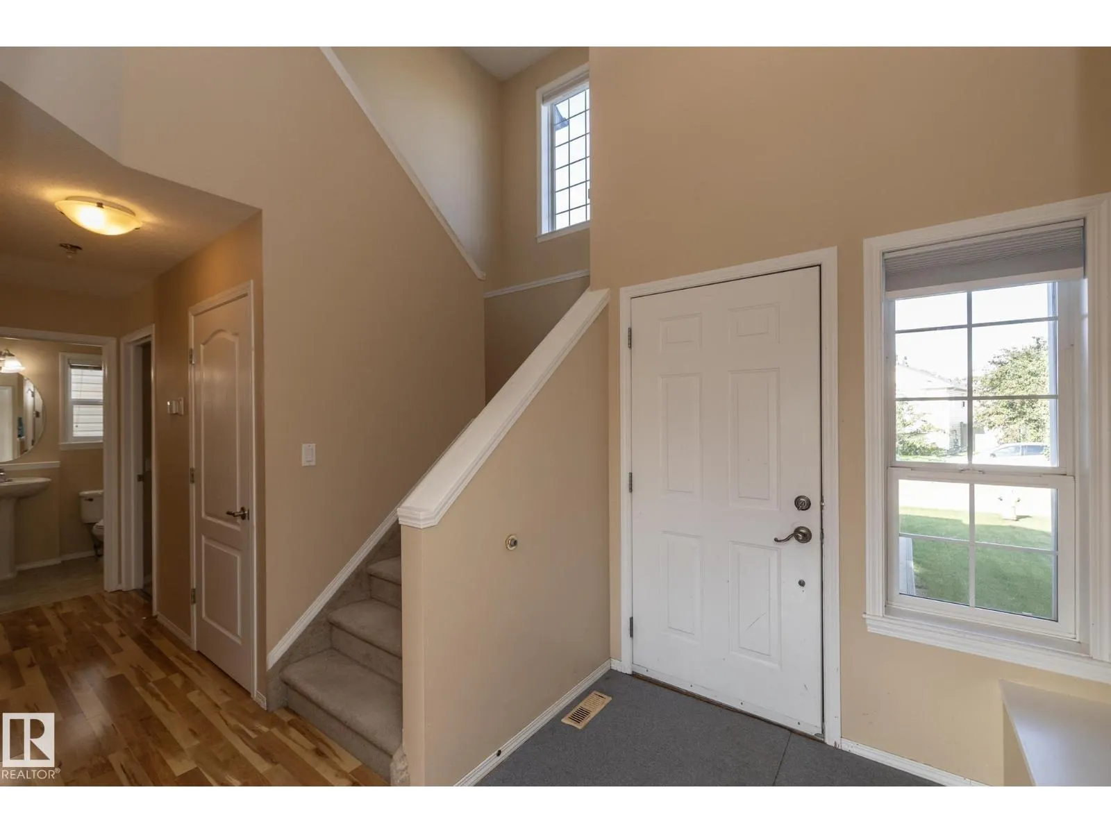 301 BIRCHWOOD DR