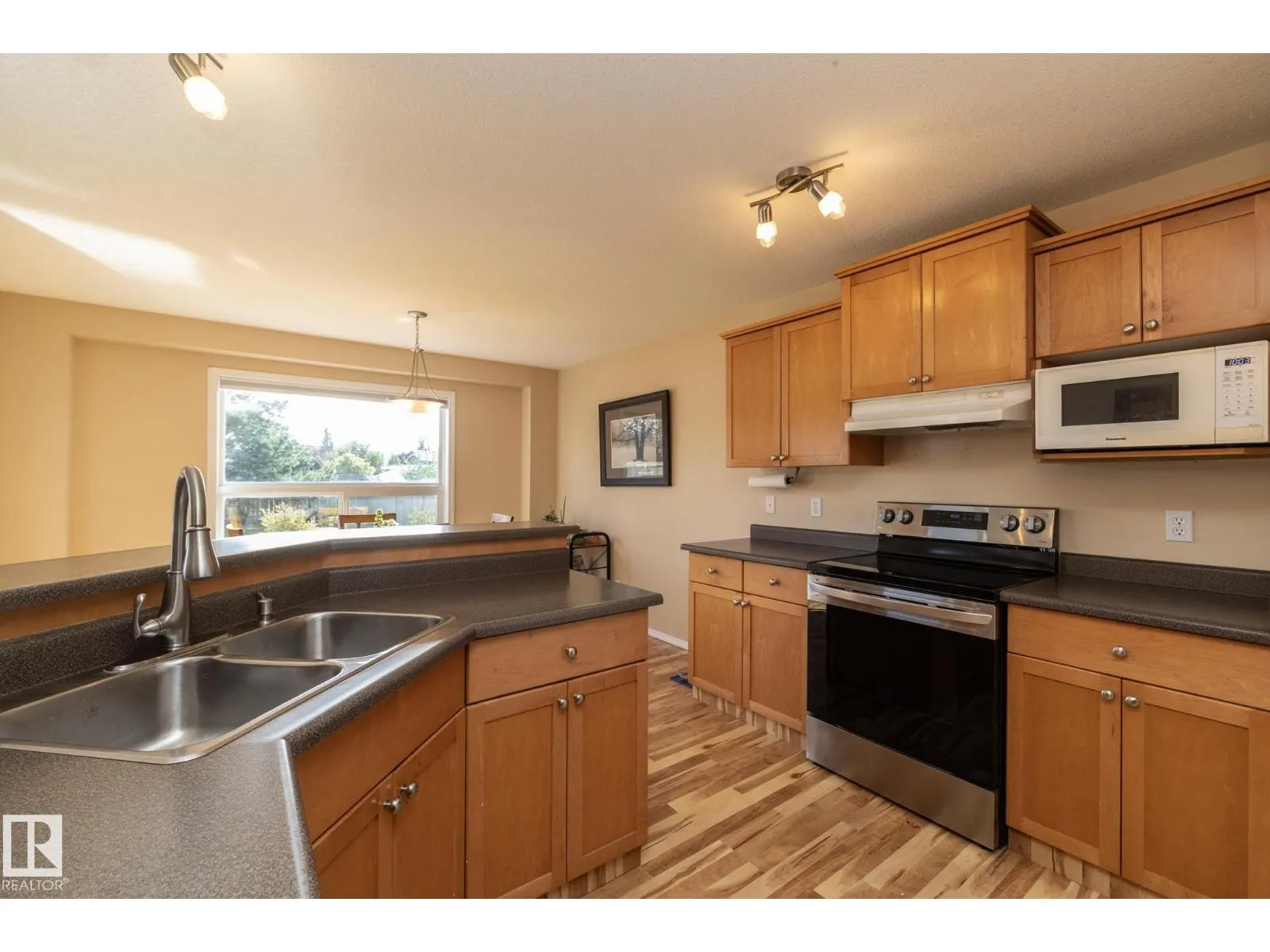 301 BIRCHWOOD DR