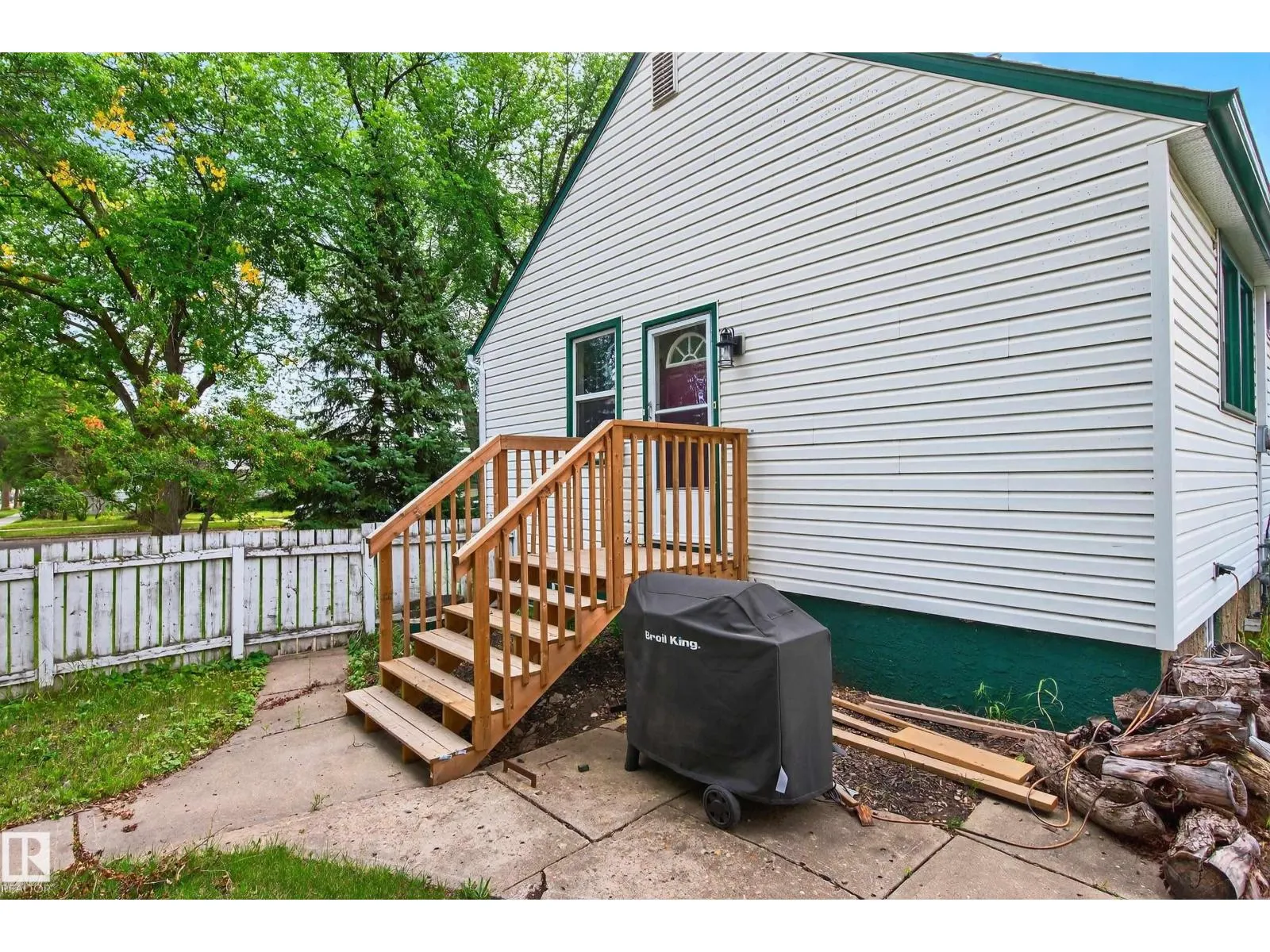 12244 79 ST NW