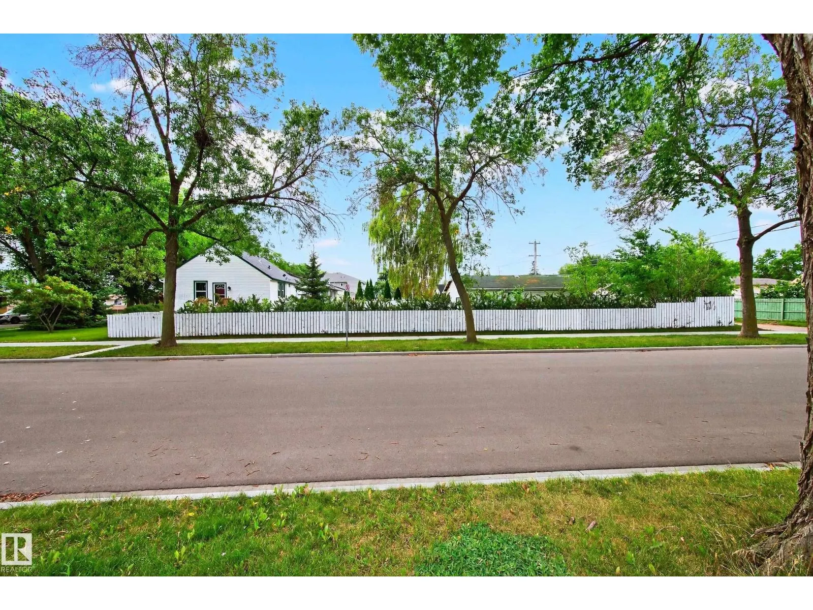 12244 79 ST NW