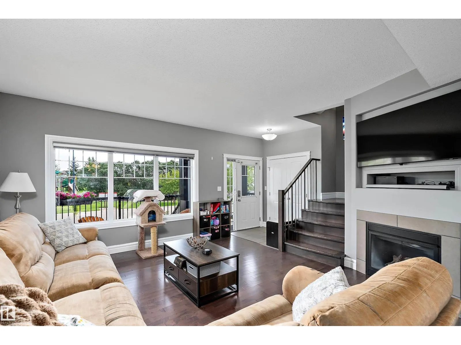 210 SCHUBERT ST