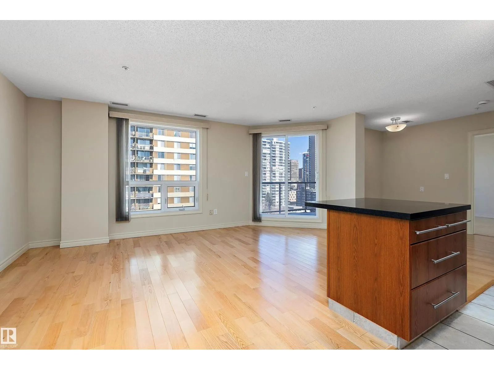 #1301 9819 104 ST NW