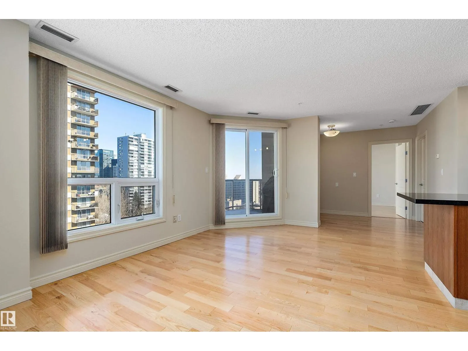 #1301 9819 104 ST NW