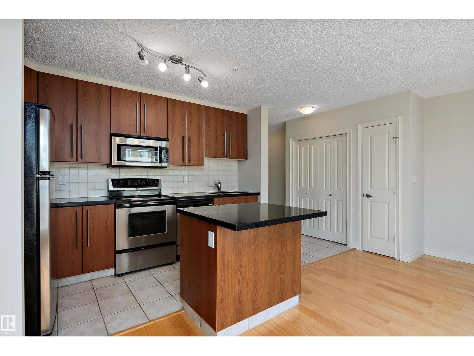#1301 9819 104 ST NW