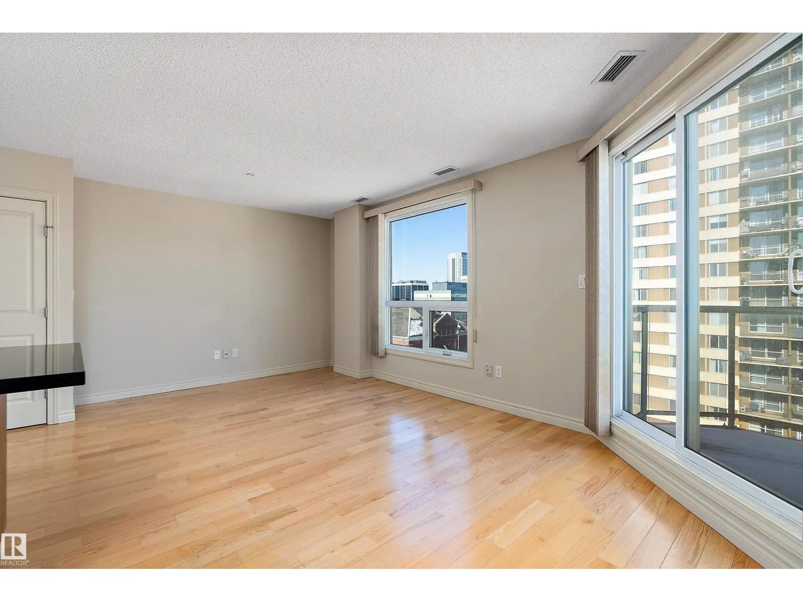 #1301 9819 104 ST NW