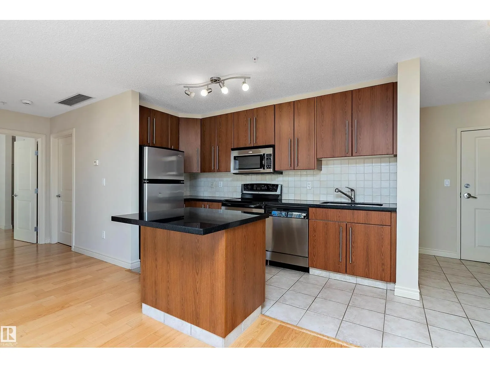 #1301 9819 104 ST NW