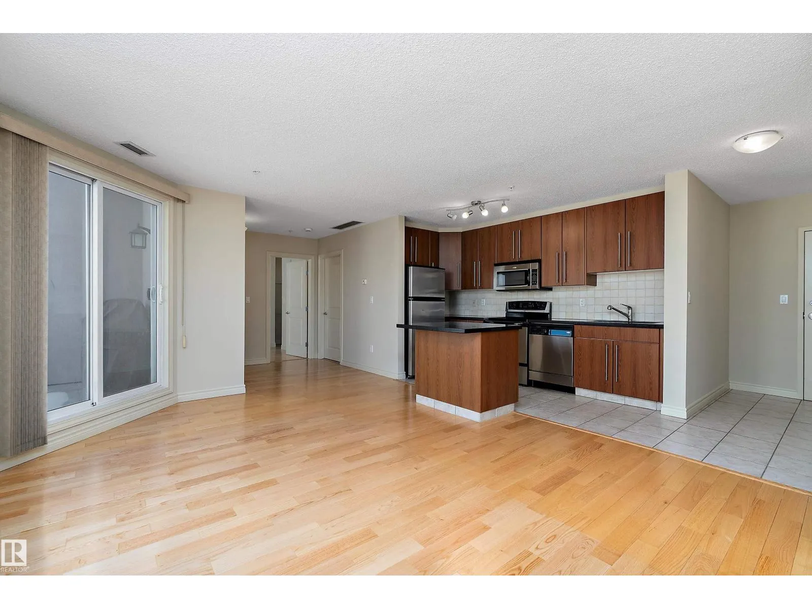 #1301 9819 104 ST NW