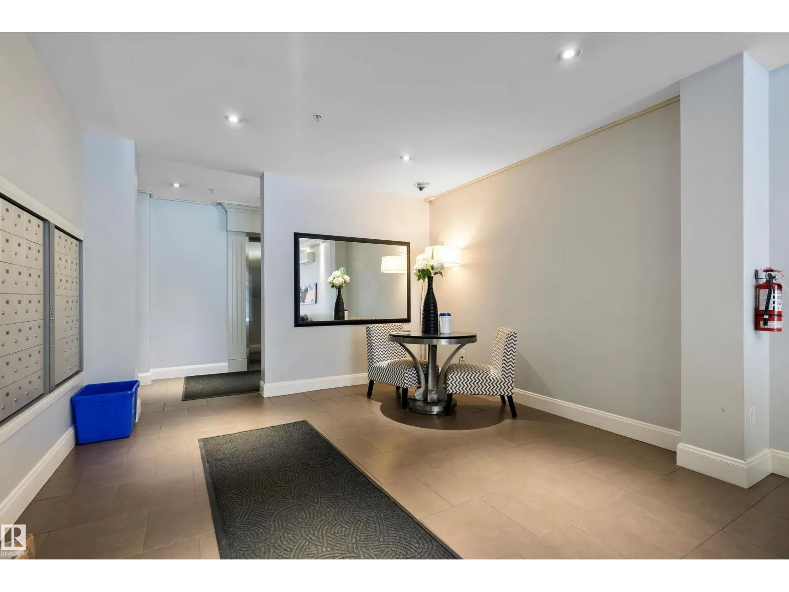 #1301 9819 104 ST NW